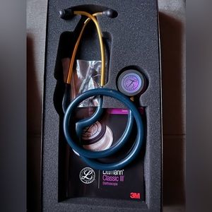 New Never used. Come with extra ear pieces. Had a rainbow bell. Teal in color.